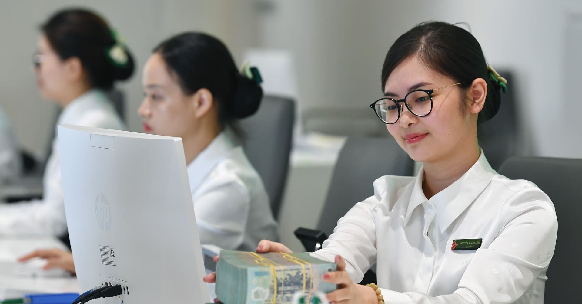 Ngân hàng nào đang trả lương nhân viên hơn 54 triệu đồng mỗi tháng, vượt mặt cả Big 4