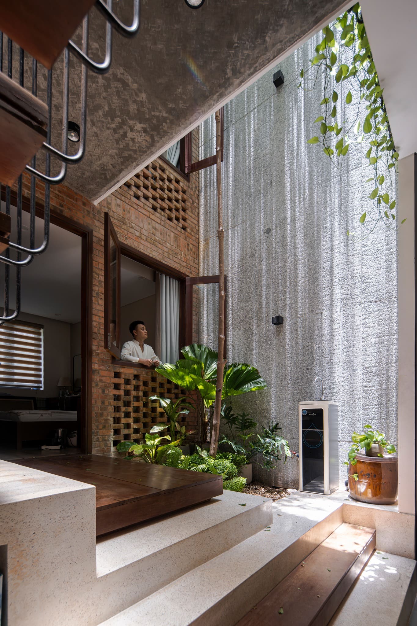 không gian sống kết hợp cây xanh và hồ nước