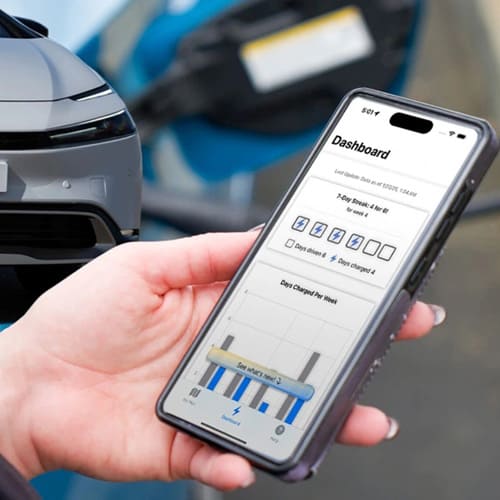 Nhiều chủ xe PHEV quên sạc pin, Toyota tìm cách thay đổi thói quen