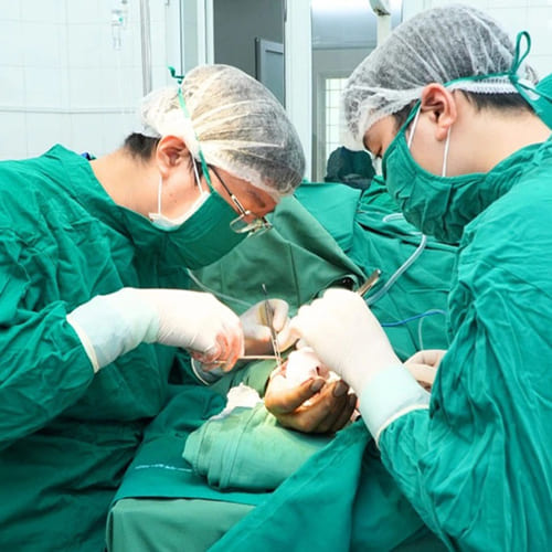 Nối thành công ngón tay bị chém đứt rời của cán bộ công an tại Hải Phòng