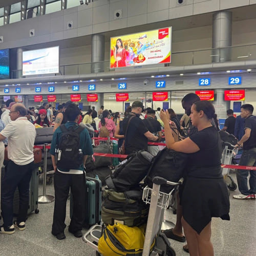 Sân bay Đà Nẵng tạm dừng chuyến bay vì bão Bualoi