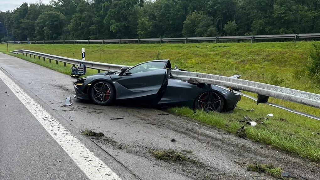 Tài Xế 61 Tuổi Thoát Nạn Thần Kỳ Sau Khi McLaren 720S Gặp Tai Nạn Kinh Hoàng Tại Đức