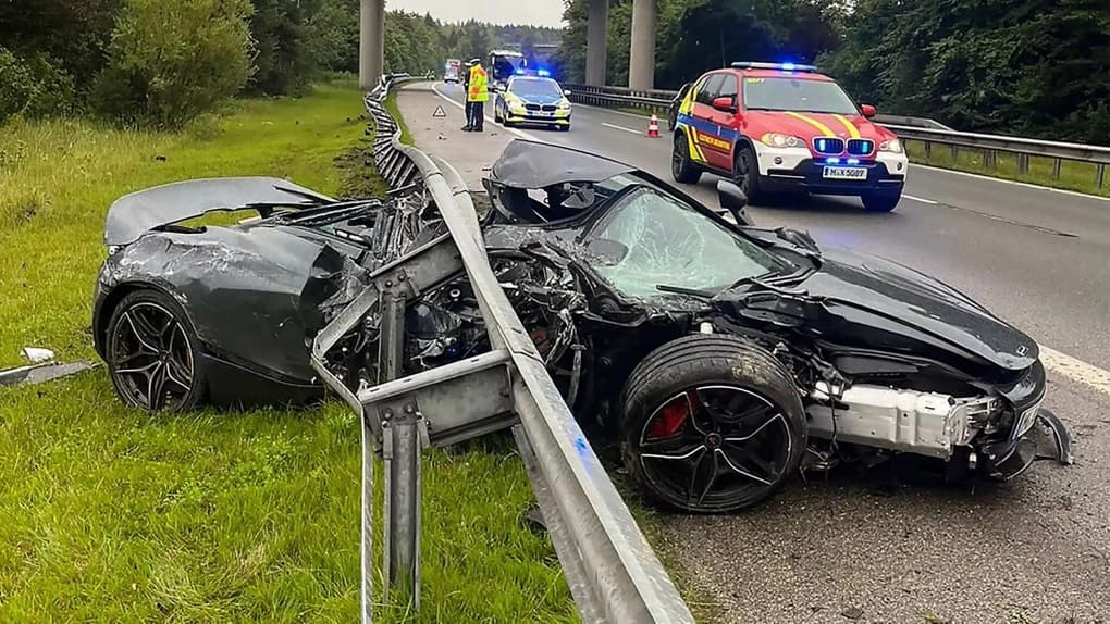 McLaren 720S Gặp Tai Nạn Kinh Hoàng Tài Xế Lớn Tuổi Sống Sót Khiến Ai Cũng Bàng Hoàng