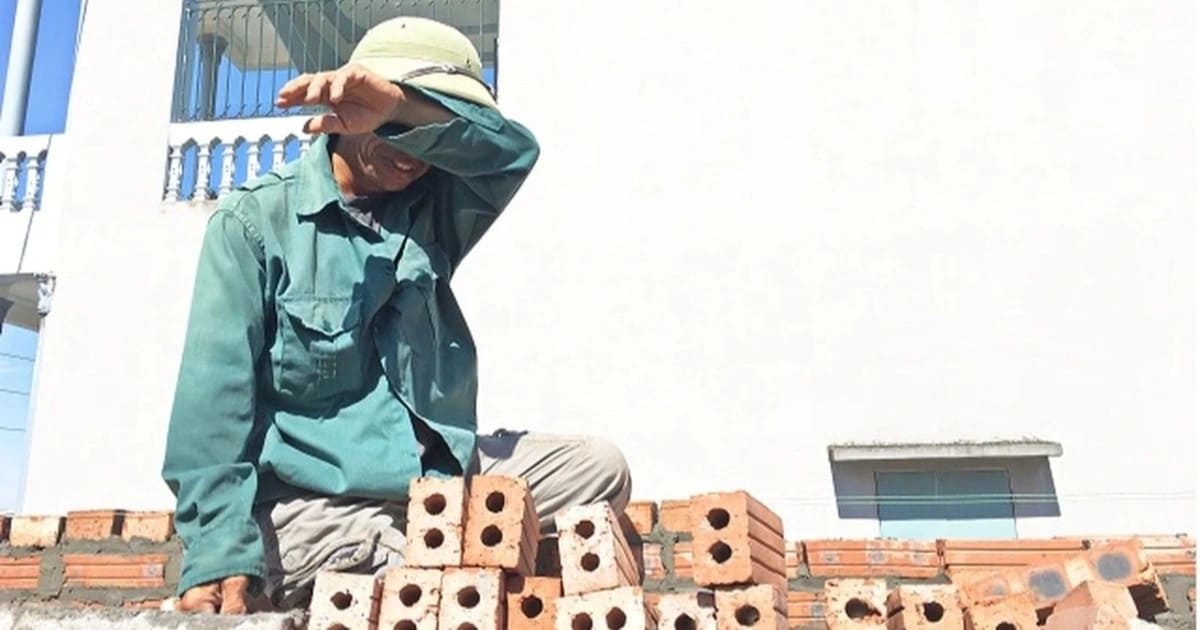 Bị sa thải vì từ chối làm việc trong giờ nghỉ trưa, thợ hồ có được pháp luật bảo vệ