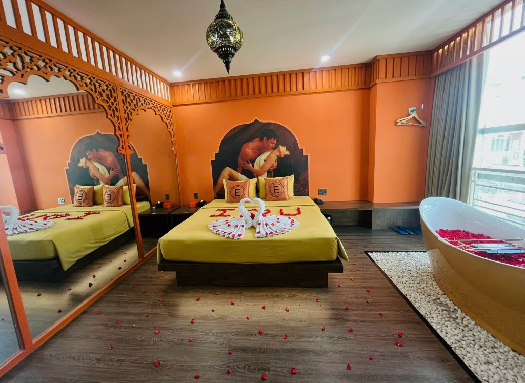 Top 20 Phòng Đỉnh Nhất tại Eros Hotel – Trải Nghiệm Xa Hoa Không Thể Bỏ Lỡ 6