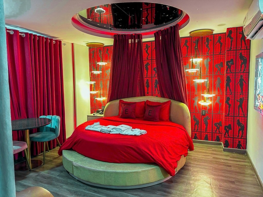 Top 20 Phòng Đỉnh Nhất tại Eros Hotel – Trải Nghiệm Xa Hoa Không Thể Bỏ Lỡ 8