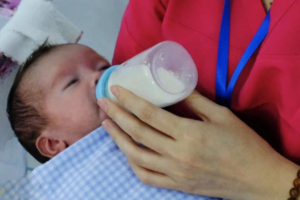 Tranh cãi việc sử dụng sữa sản phụ mới sinh để pha đồ uống lan truyền mạng xã hội